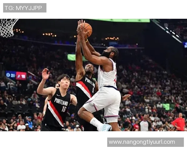 快船今日训练精彩瞬间小卡持球卢指导跑位哈登投篮比尔运球展现默契