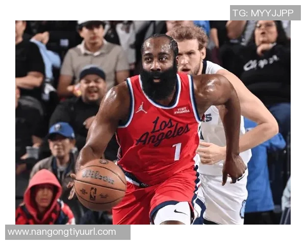 快船半场小幅领先广州小卡三分火力全开哈登助攻频频奥拉迪波表现抢眼 快船半场小幅领先广州小卡三分火力全开哈登助攻频频奥拉迪波表现抢眼