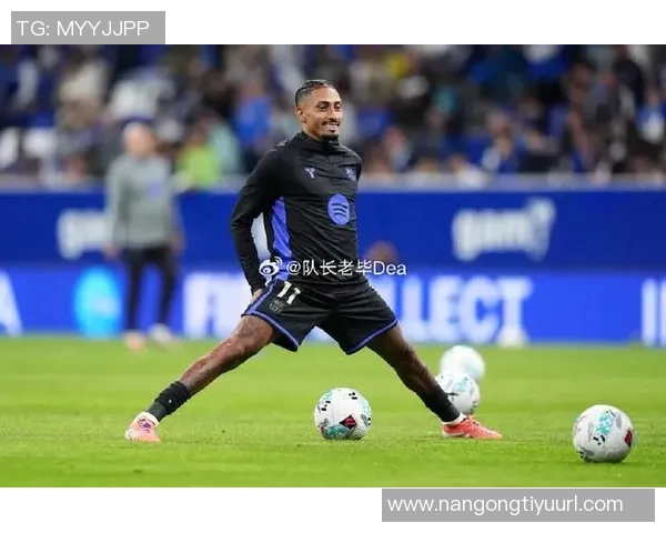 拉菲尼亚腿筋受伤复出再推迟无缘国家德比将缺阵一个月